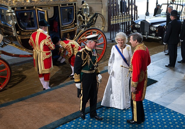 Эдвард Фицалан-Ховард, королева Великобритании Елизавета II и принц Филипп в парламенте