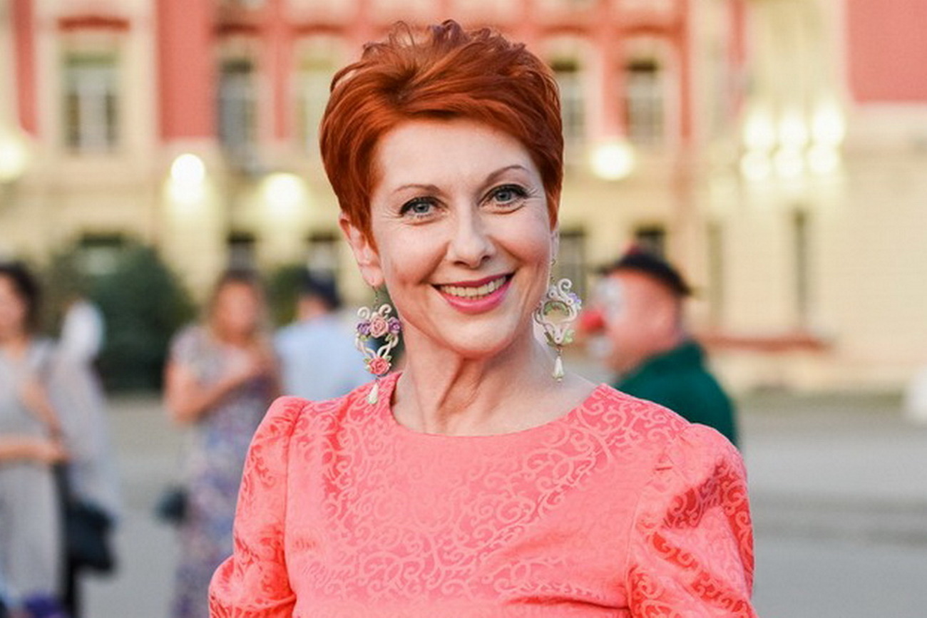Актриса Оксана Сташенко рассказала, что перенесла пластическую операцию на шее