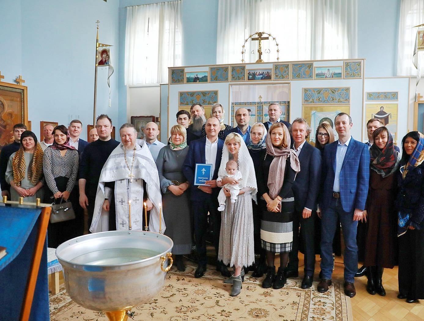 Елена Николаева и Игорь Вдовин крестили двухмесячного сына — трогательные  фото - Страсти
