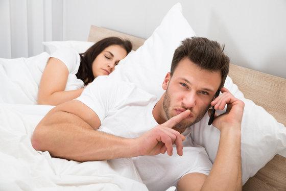 Изменяет мужу пока он спит рядом реал. Смотреть изменяет мужу пока он спит рядом реал онлайн