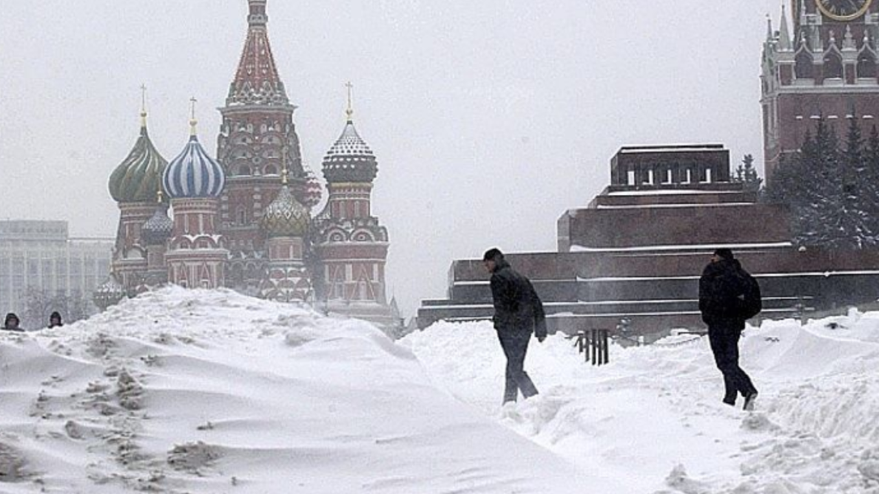 люди зимой в москве
