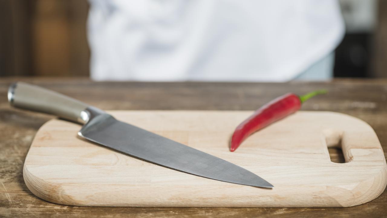 Почему нельзя два ножа на столе