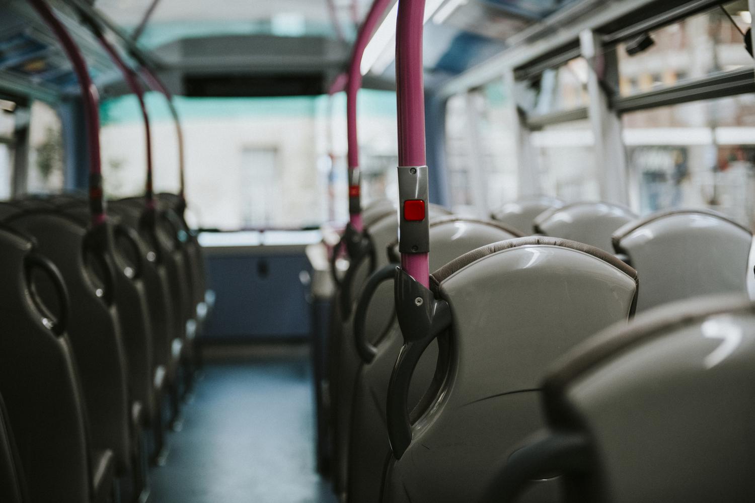 Водитель автобуса трахает двух безбилетниц смотреть порно онлайн или скачать