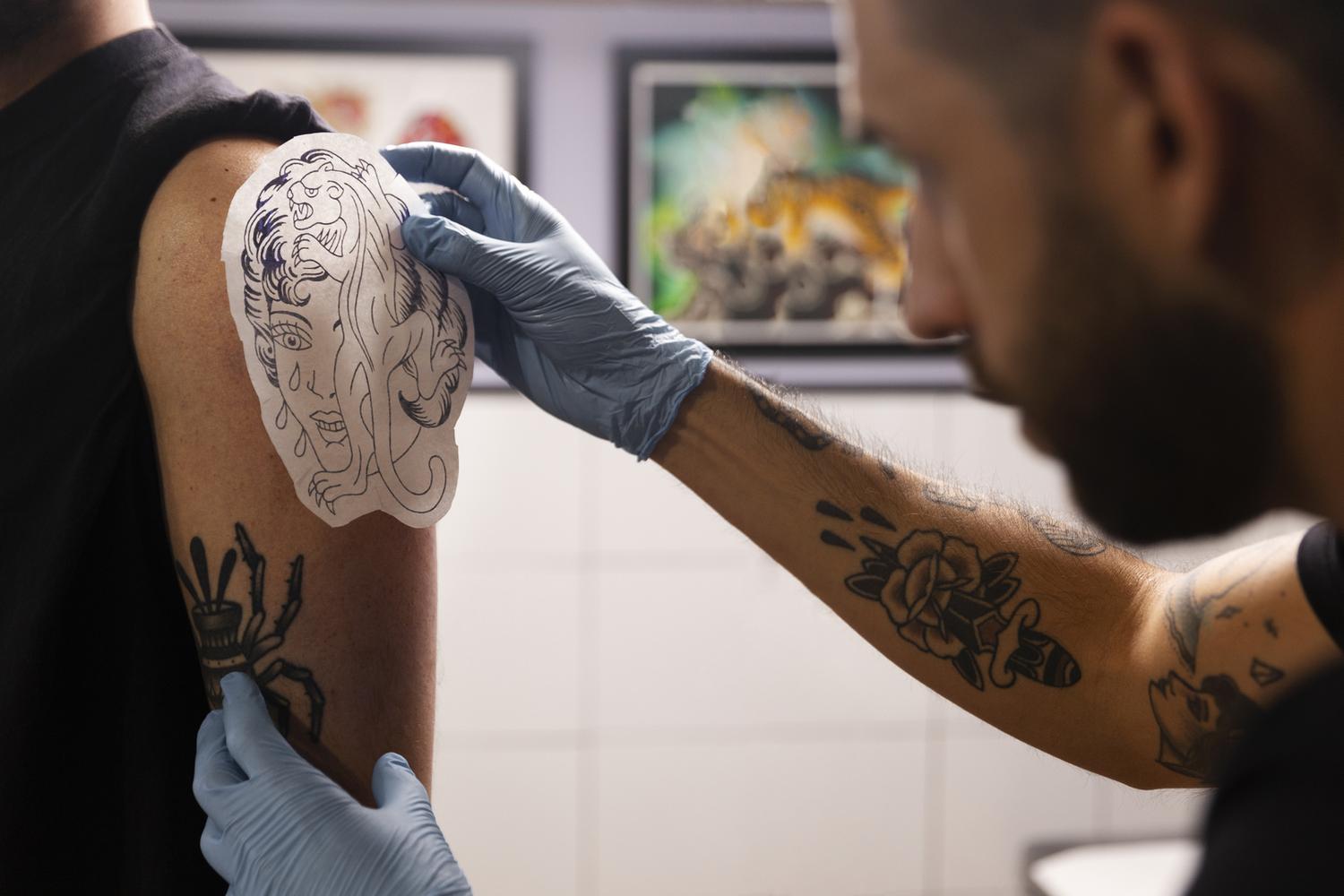 Что нужно знать перед тем, как сделать татуировку или пирсинг