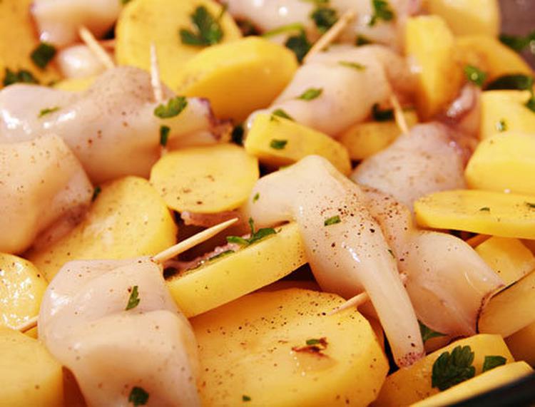 Салат с кальмарами – самый вкусный и простой рецепт