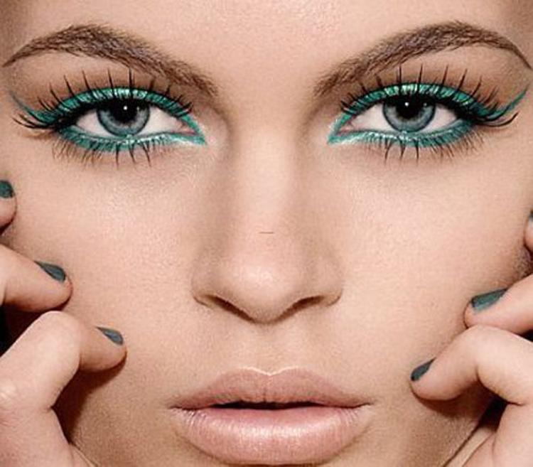 Макияж для голубых глаз: 10 модных и красивых мейков