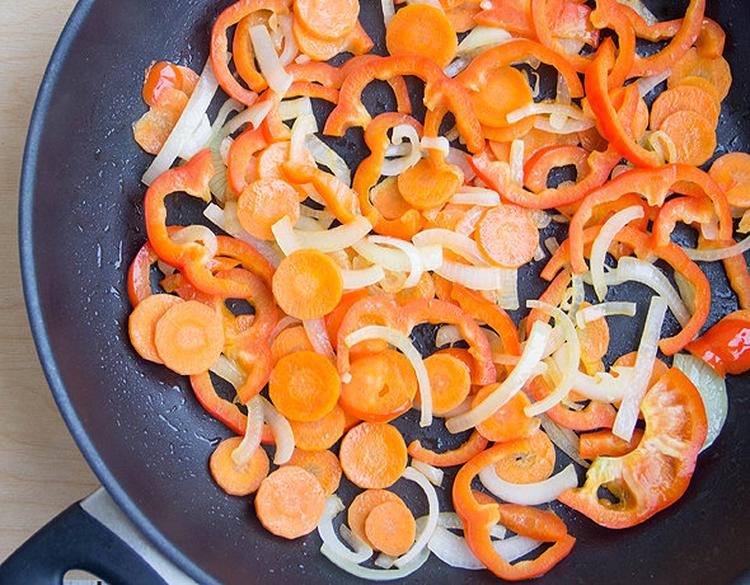 Говядина с овощами в духовке - очень простой рецепт с пошаговыми фото