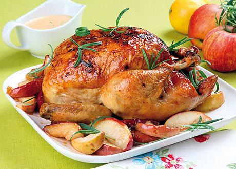 Как вкусно запечь курицу в духовке целиком