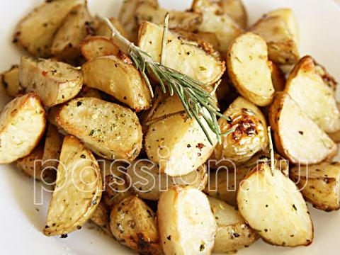 Картофель с розмарином и пармезаном в духовке